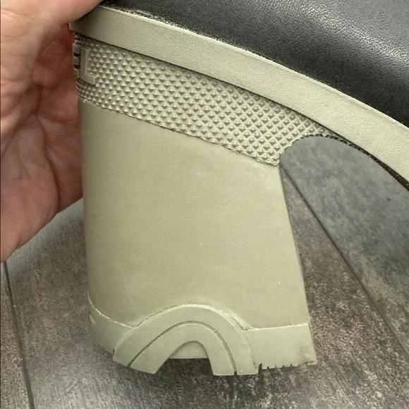 Like NEW! Leather Sorel Brex Heel Lug Chelsea Boot in Olive Green, size 8 - Picture 11 of 11